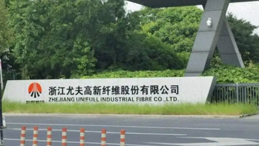 2025年澳门资料大全正版资料免费,男生用百克金条打造黄金婚书,展开解析落实_界面版V11.30